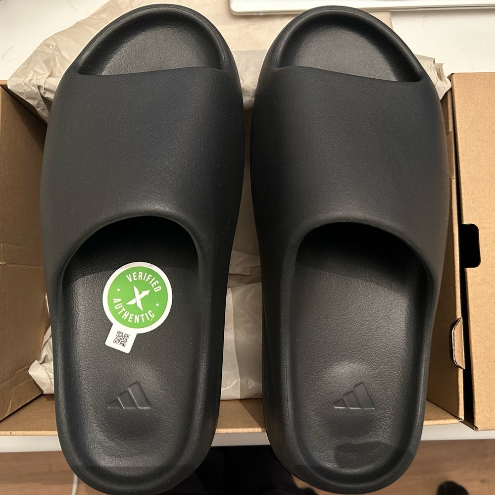 Yeezy slides NWT